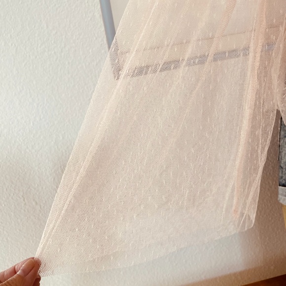 ROMEO & JULIET COUTURE $130 NWT Sheer Peasant TOP - Picture 4 of 13